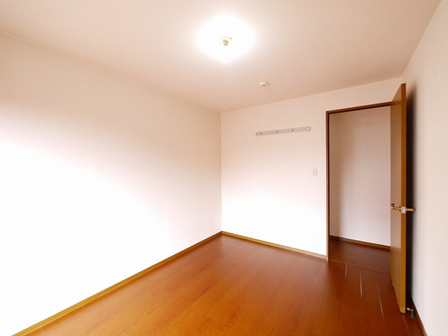 アムール三輪　Ｂ棟の寝室|開放的な寝室です