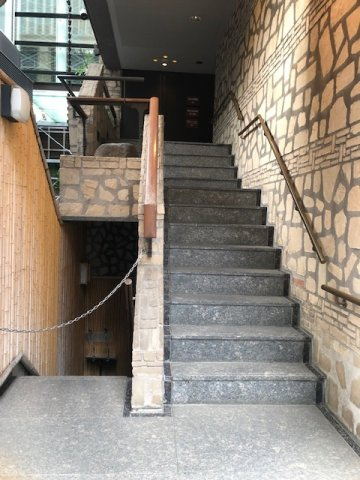 海老屋ビルのエントランス