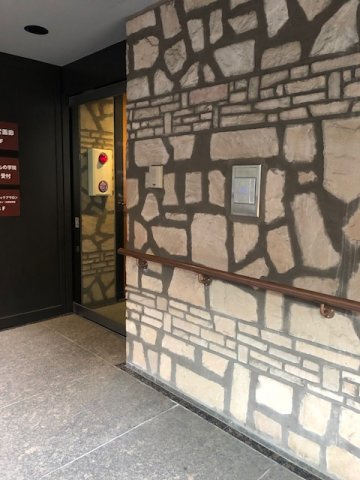 海老屋ビルのエントランス