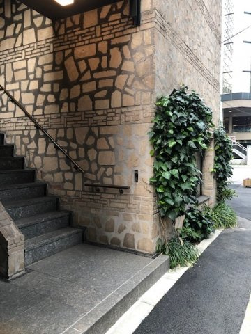 海老屋ビルのエントランス