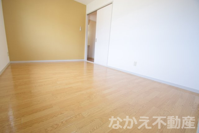 【寝室】 | 落ち着いた色調の寝室です