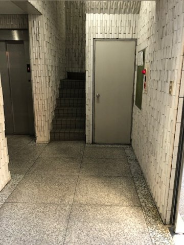 西新宿元木ビルのロビー