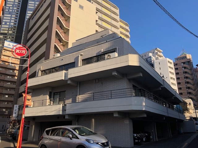 西新宿元木ビルの外観