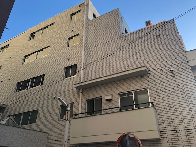 西新宿元木ビルの外観