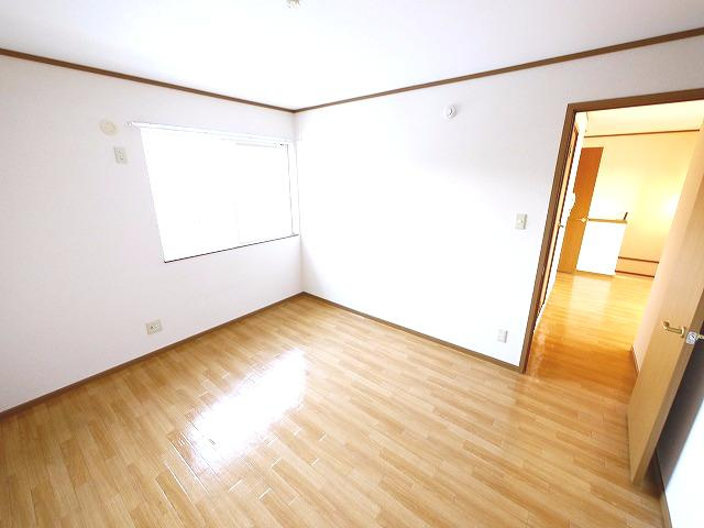 ディアコート1番館の洋室|落ち着いた色調の洋室です