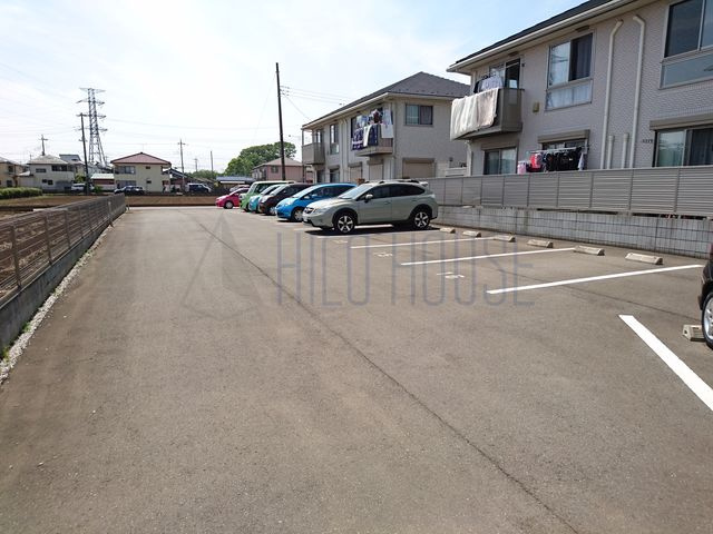 クレールシャンブルⅡの駐車場