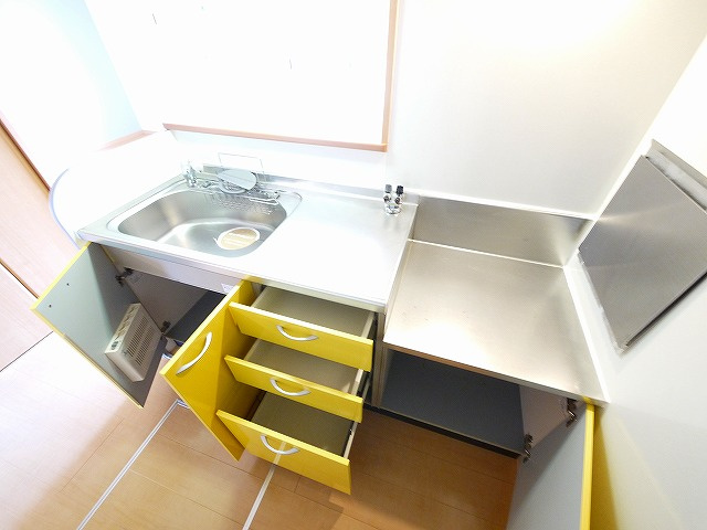 フォンティーヌのキッチン|コンパクトなキッチンで掃除もラクラク