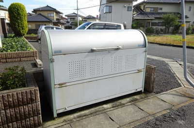 【その他】 | カーサ・ヴィオラＢ | 共用ゴミストッカー