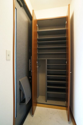 【玄関】 | プルシアン・ブルー【SHM】 | シューズボックス付きで玄関すっきり片付きます！お客様もスムーズにお出迎えできますね♪