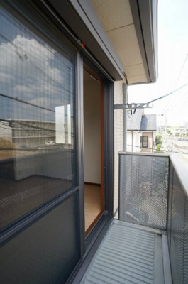 【バルコニー】 | プルシアン・ブルー【SHM】 | バルコニーは南東向きなので、晴れた日のお洗濯物は朝からよく乾きそう☆気分転換をするにも最適です☆