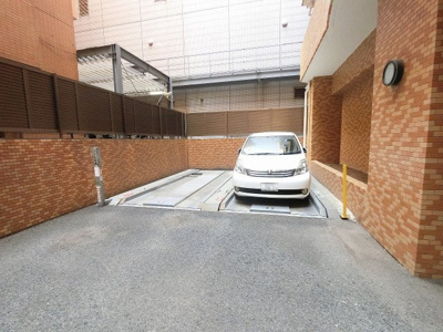 【駐車場】 | 新横浜サニーコート | 平置き駐車場です。