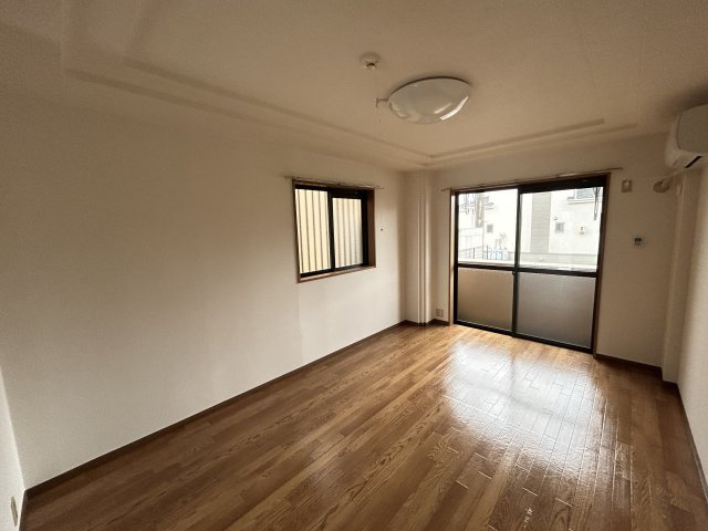 エバーレジデンスA棟の居間・リビング