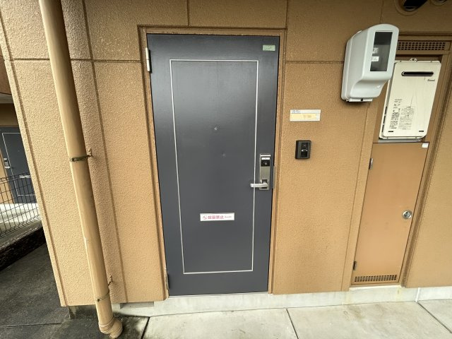 エバーレジデンスA棟の玄関