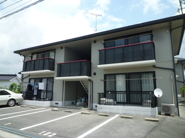 総社市井手のアパートの外観