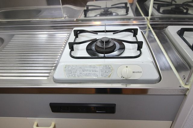 カレッジヒルズのキッチン|コンパクトなキッチンで掃除もラクラク
