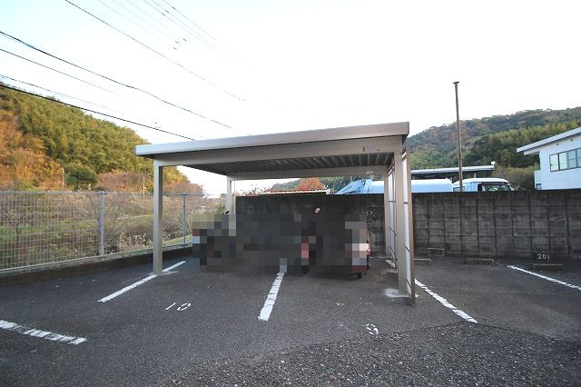 カレッジヒルズの駐車場|駐車場完備です