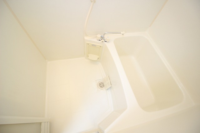 カレッジヒルズの浴室|日々の疲れを癒すお風呂付です