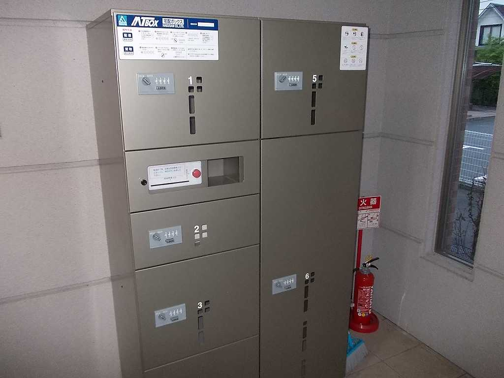今治市馬越町３丁目の賃貸マンションのエントランス