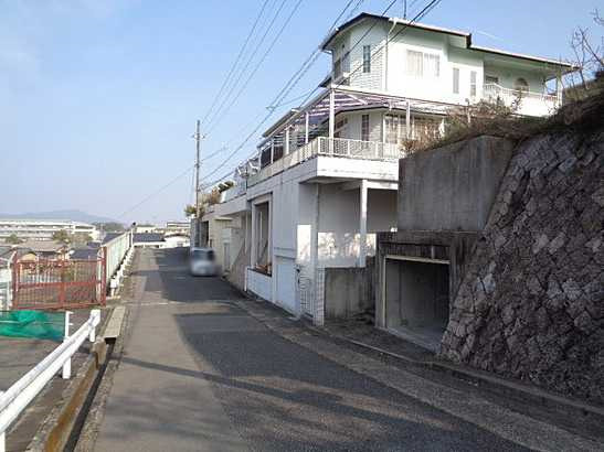 【前面道路含む現地写真】