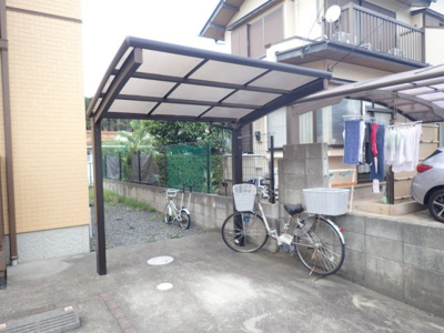 【その他共用部分】 | ディアス【SHM】 | 屋根付きの駐輪場で雨が降っても大切な自転車が濡れなくてすみますね♪駅から自転車もおすすめです！