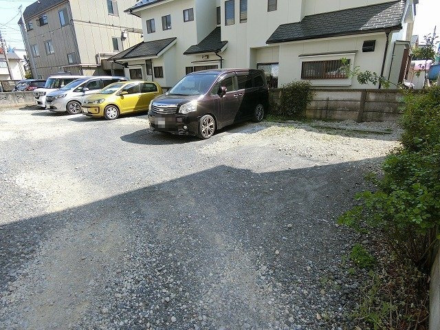 平野ビルの駐車場