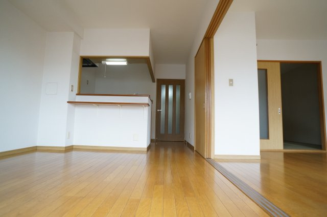 甚樹園マンション弐番館の居間・リビング