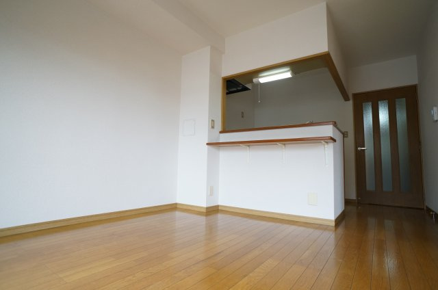 甚樹園マンション弐番館の居間・リビング