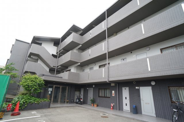 甚樹園マンション弐番館のエントランス