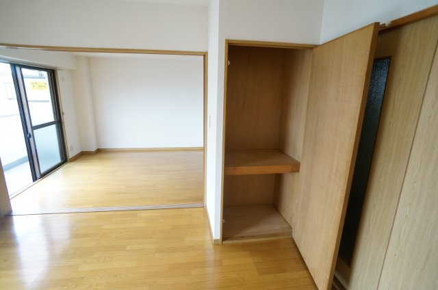 甚樹園マンション弐番館の収納