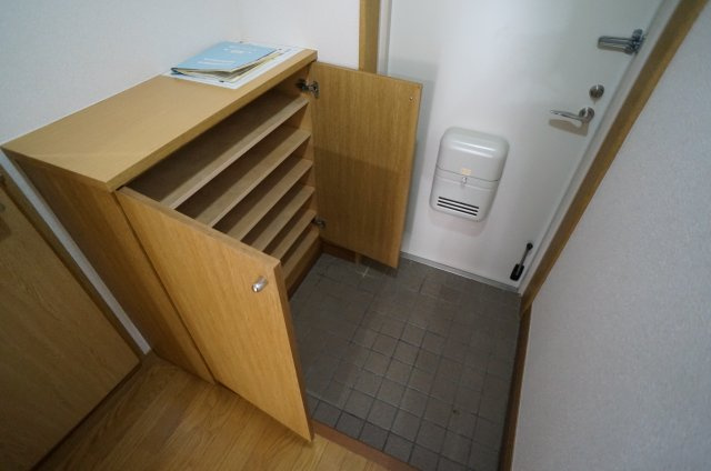 甚樹園マンション弐番館の玄関