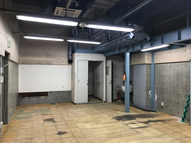 クラスアクトビルの駐車場