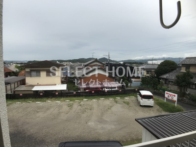 【駐車場】 | レジデンスさくら | 駐車場に車を止められます