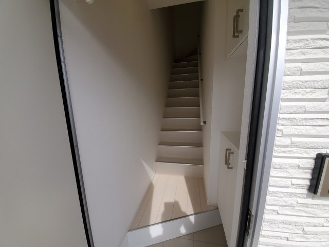 ALLEY Ⅹ(アレイ10）の玄関|1階が玄関なので雨に濡れにくいですよ