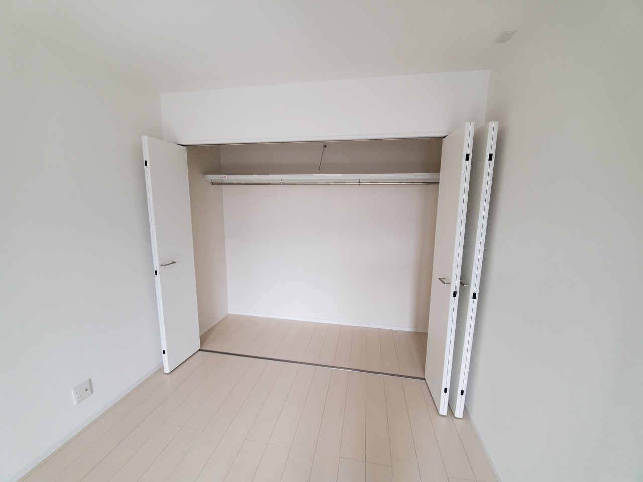 ALLEY Ⅹ(アレイ10）の収納|壁一面のクローゼット付き。