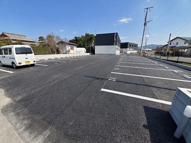 ALLEY Ⅹ(アレイ10）の駐車場|敷地内は広々としてますよ
