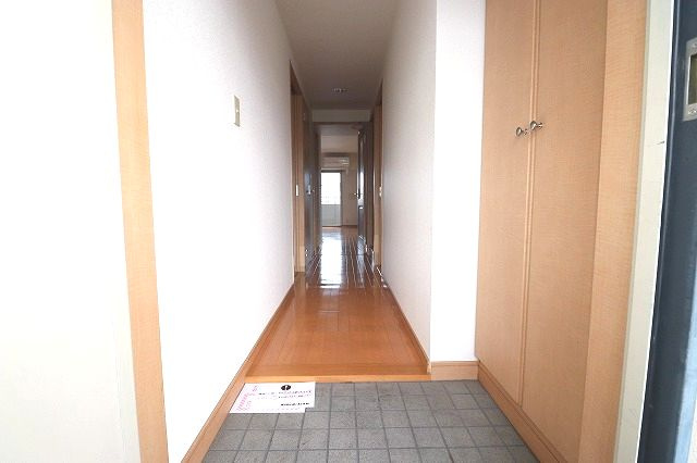 リヴィエール大高の玄関