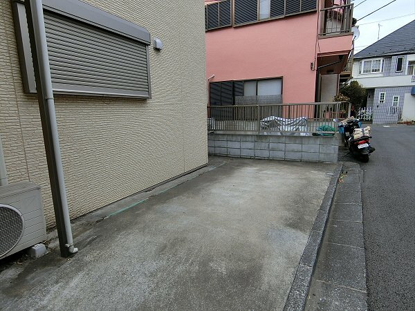 【駐車場】