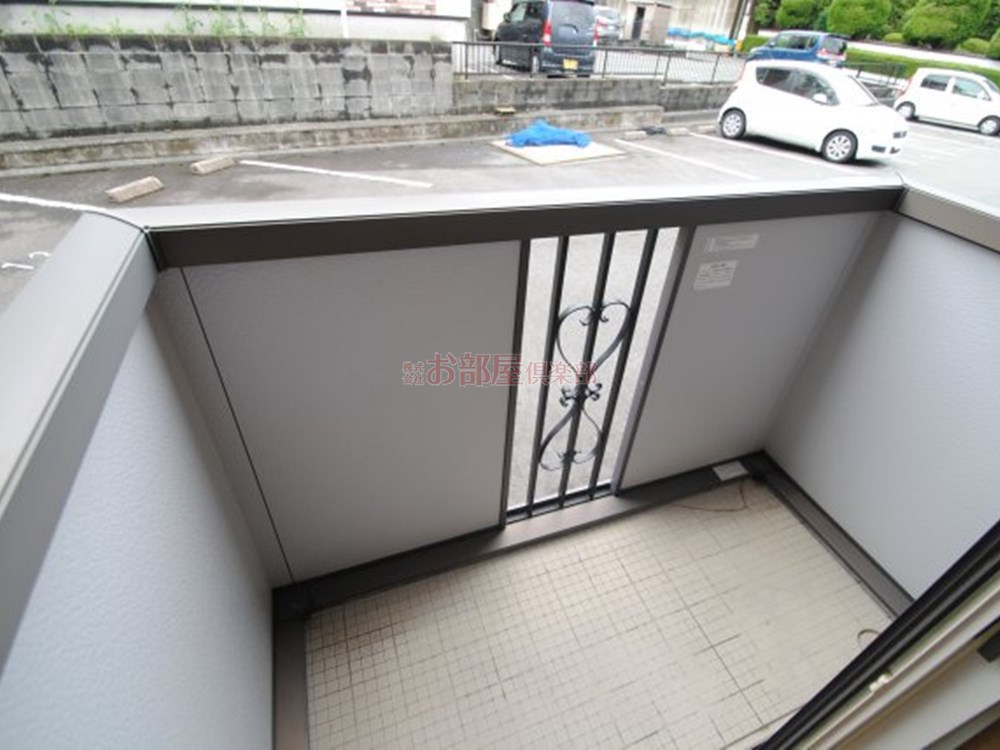 カトルセのバルコニー|外からの目が気にならないバルコニーで洗濯物が干せます