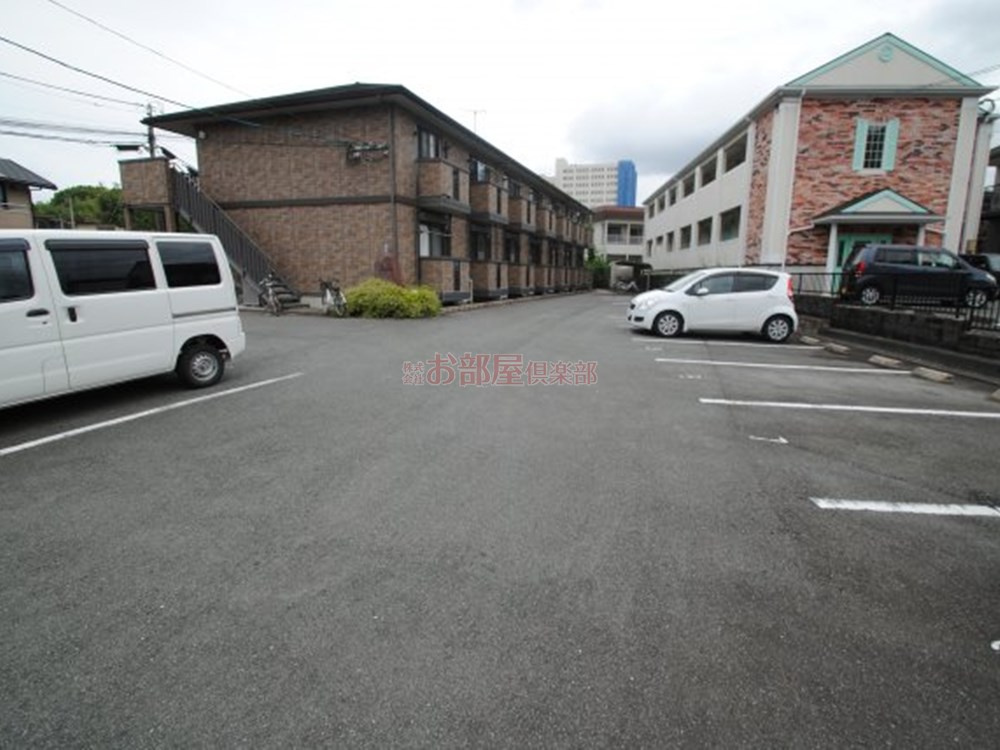 カトルセの駐車場|駐車場があるので、車を買う予定の方も安心です