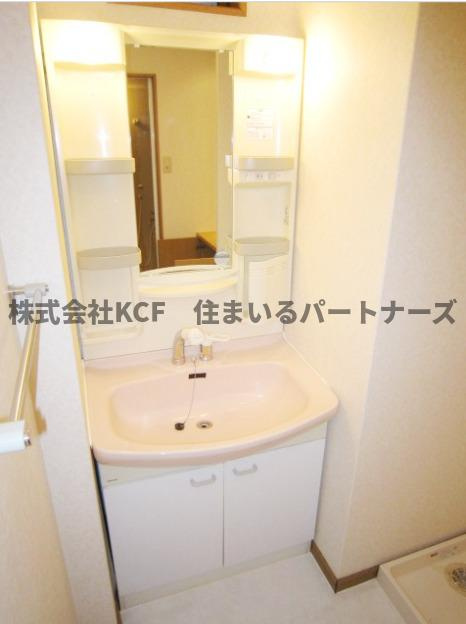 ヴィラ壱番館の洗面所|脱衣スペースもあります
