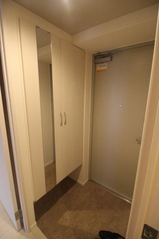 ルミエール新横浜の玄関