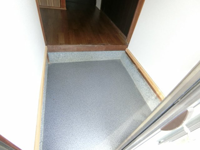 【玄関】 | 神戸野崎通貸家 | 明るい玄関です