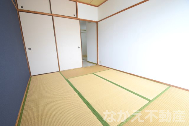 【寝室】 | 落ち着いた色調の寝室です
