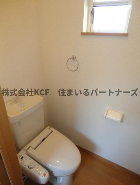 キャッスルウォールカーサのトイレ|落ち着いた色調のトイレです