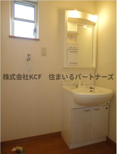 キャッスルウォールカーサの洗面所|明るい洗面所です