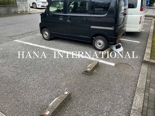 レオパレスアイビーの駐車場