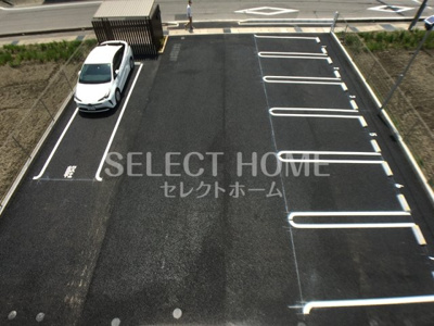 【駐車場】 | メゾンソレイユ | 駐車場があるので、車を買う予定の方も安心です