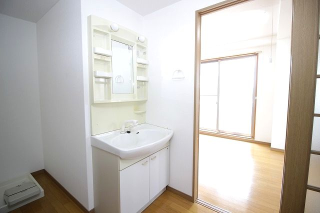 ソワール西秦Iの独立洗面台|独立洗面化粧台が付いています