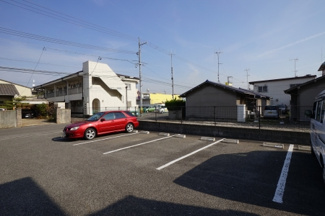 【駐車場】 | サン・ジュリアン | 駐車場です