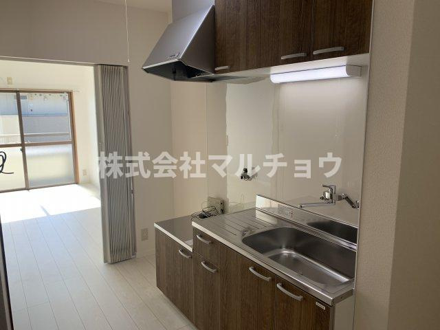ハイツレジェンドのキッチン|コンパクトなキッチンで掃除もラクラク